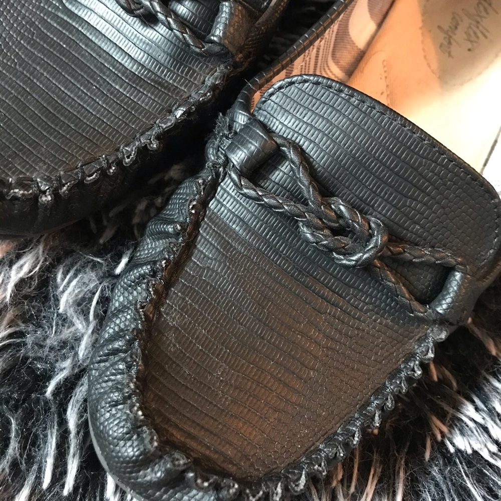 Black flat dress shoes